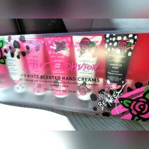 1 Betsy Johnson handlotion